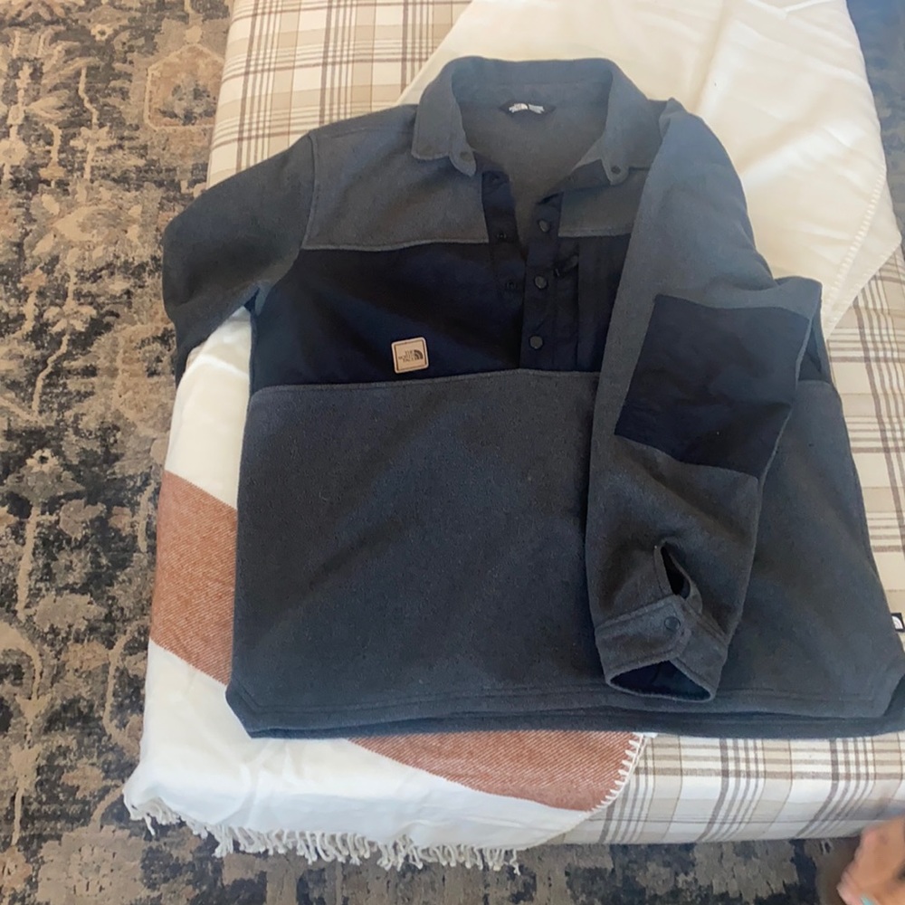 Men’s north face fleece pullover. Half snap. XXL